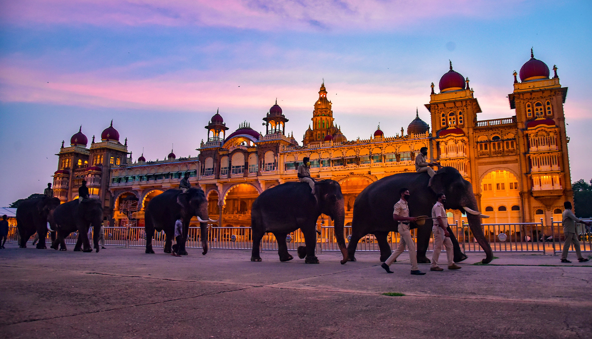 Read more about the article Mysore Dasara – The Colourful Festivities of Mysore