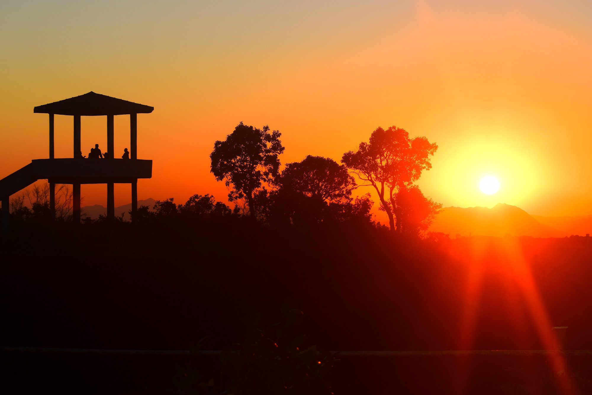 Sunset silhouettes over the hills at Kemmangundi