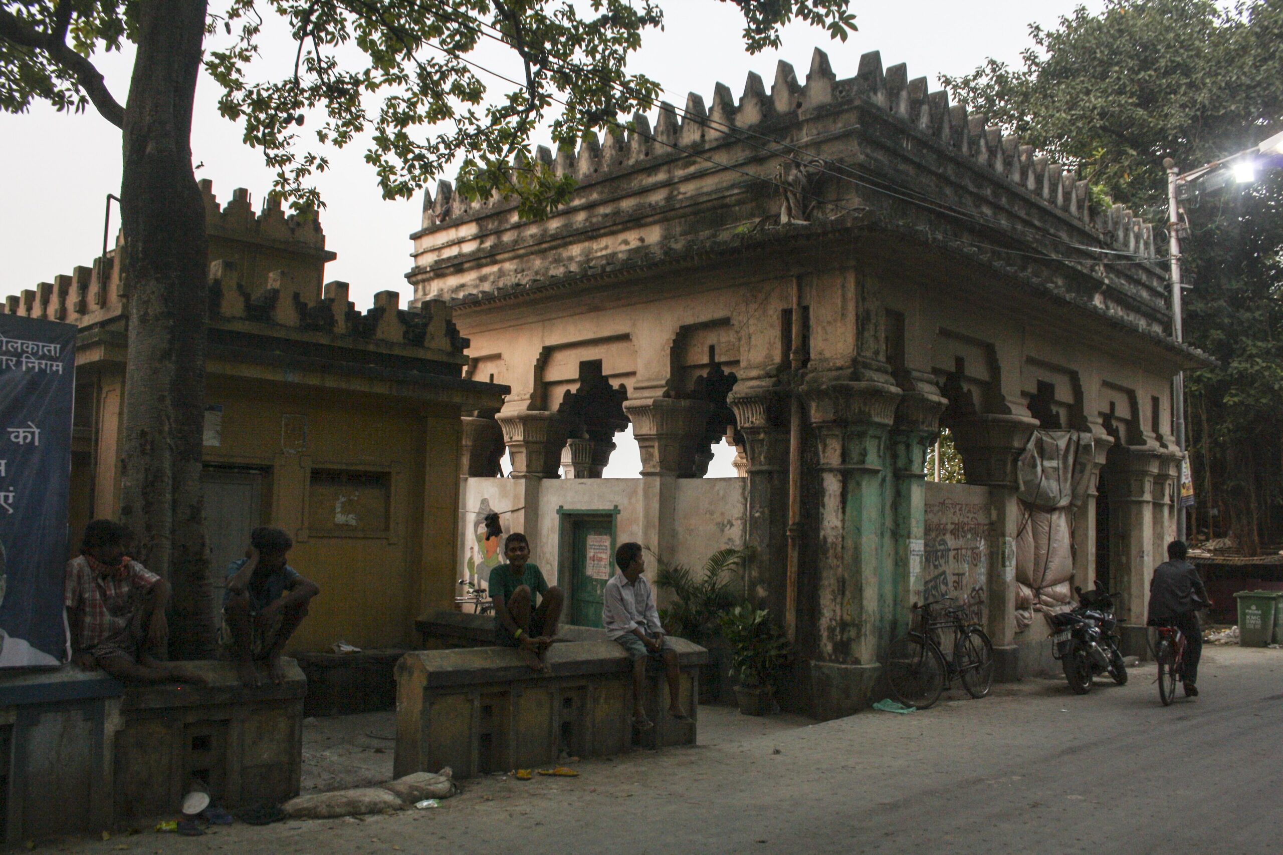 The riverside at Kumartuli Ghat
