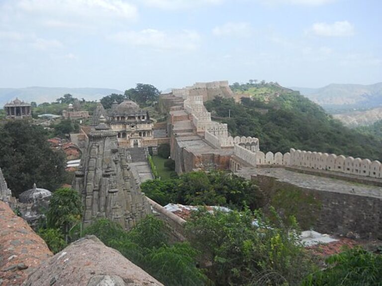 The great wall of Kumbhalgarh Fort snaking across the Aravalli hills
