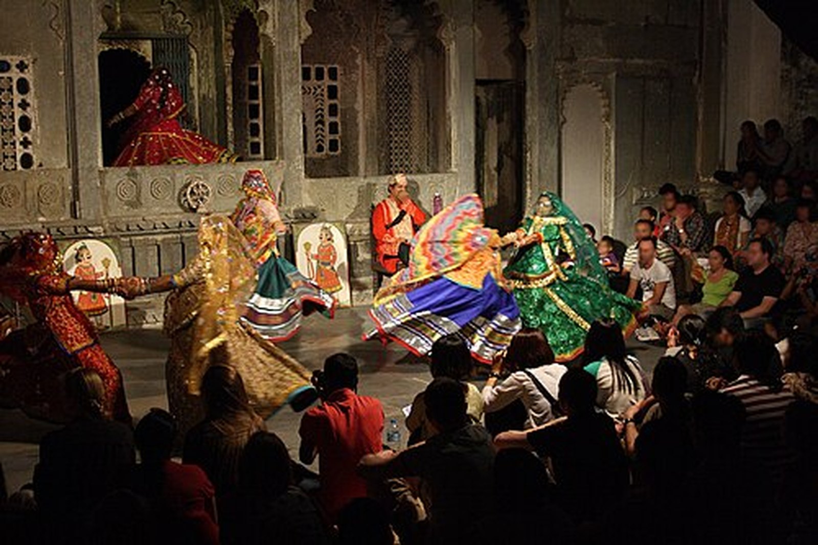 Evening folk dance performance in the courtyard of Bagore Ki Haveli, Udaipur