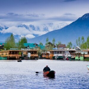 Kashmir-Houseboat-Tour-Packages