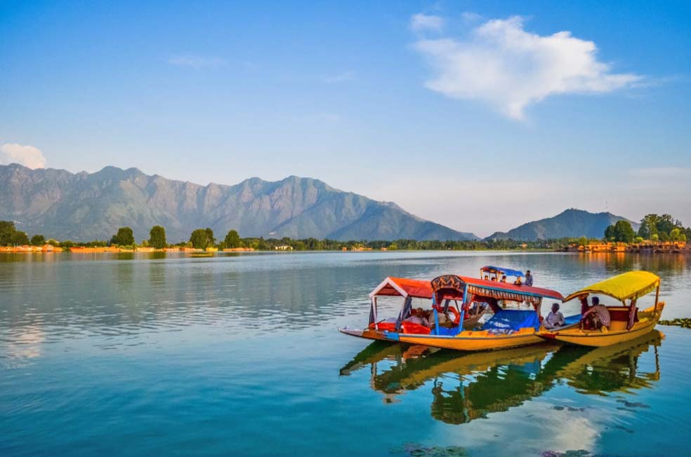 Beauty of Kashmir: Your Ultimate Guide to Kashmir Package Tours