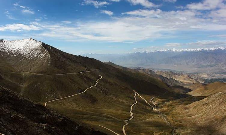 Explore Breathtaking Himalayan Landscapes with Ladakh Tour Packages